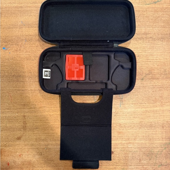 🎮 Nintendo Switch Game Traveler Deluxe Travel Case - Hard Shell Black - Picture 5 of 5